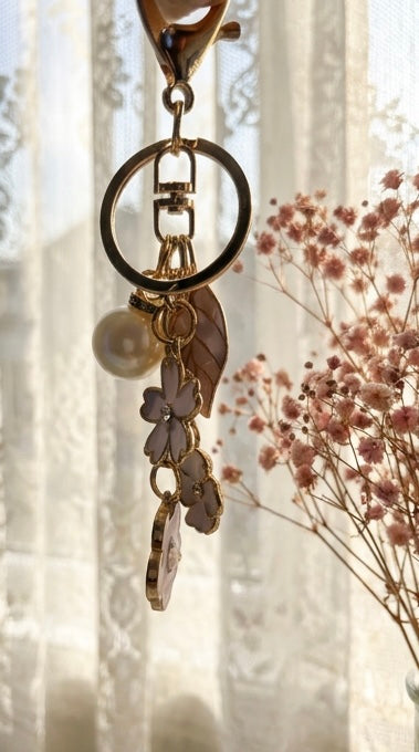 Cherry blossom pearl keychain lifestyle shot – Lande Accessories
